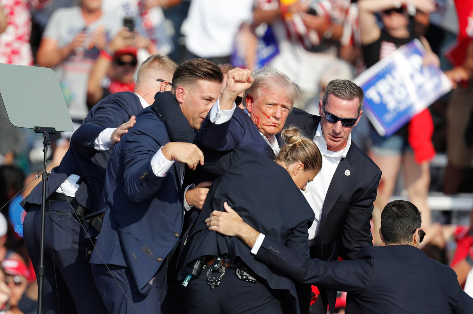 Trump, evacuado de un mitin por el servicio secreto tras sufrir un aparente atentado